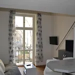 Quiet Apartment In A Short Distance From The City