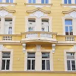 Quiet Apartment In A Short Distance From The City