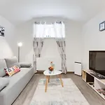 Private Studio By Prague Hosts