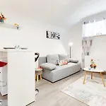 Private Studio By Prague Hosts