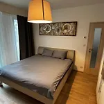 Residence Garden Tower - 8 Min Do Centra, Garaz