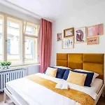 Golden Sunny Apartment, Centre, For 3 People