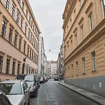 Skolska Junior Apartment