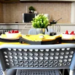 Romantic Bijou Apartment Near Old Town!