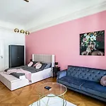 New Stylish 3 Suites Bedrooms Apt In Mala Strana - N2Nd