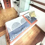 Modern Apartment Few Steps From Centre