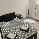 Apartment With Terrace In Center