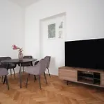 Helen Homestay Prague Palmovka