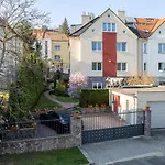 Apartman 2+Kk, 50 M2 V Klidne Lokalite. 10 Min Od Centra Prahy.
