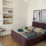 Roomy Apartment Close To Palmovka