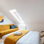 2-Level Apartment With Large Balcony