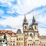 The Old Town Square & Parizska Apartments