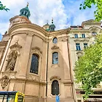 The Old Town Square & Parizska Apartments