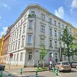 Cozy Karlin Loft City Center