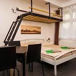 Flying Bed Apartment Uralská by Multi Flat Hotel Prague