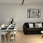 The Peony Apartment In Smichov, Prague 5
