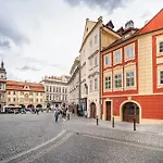 Beautifully Renovated Apartments At Lesser Town
