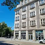 Oasis Apartments At Charles Square
