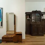 Artisan & Old-Timey 2 Bedrooms Home