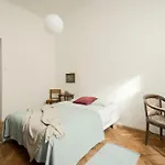 Artisan & Old-Timey 2 Bedrooms Home