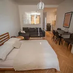 One Bedroom Apartment Close To Prague Castle