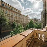 Cinema Apartment Billiard & Foosball - City Centre