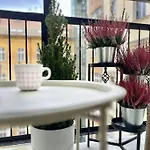 Sunlit - Prague Apartment