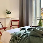 Sunlit - Prague Apartment