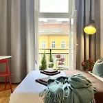Sunlit - Prague Apartment
