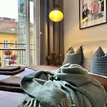 Sunlit - Prague Apartment