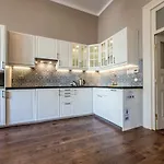 ✰Downtown Grand Apartment - Old Town Top Location✰