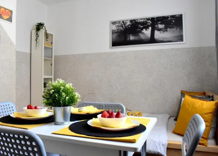 Romantic Bijou Apartment Near Old Town!