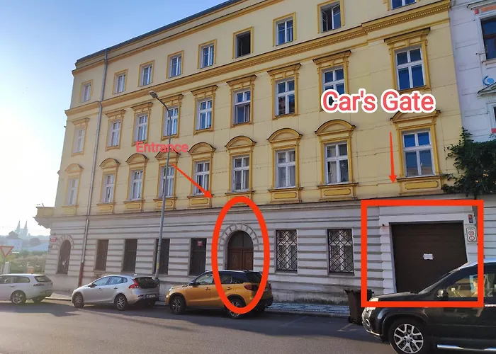Spacious Flat & Parking Possibility, 3 Stops To Wenceslav Square