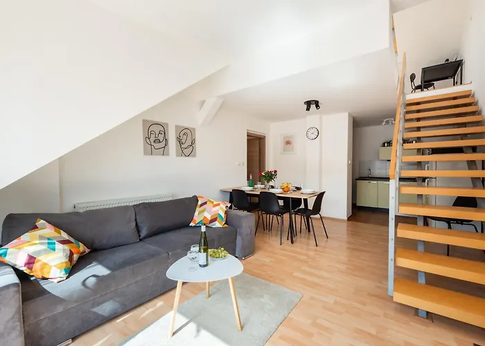 2-Level Apartment With Large Balcony