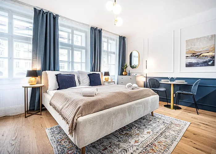 Beautifully Renovated Apartments At Lesser Town