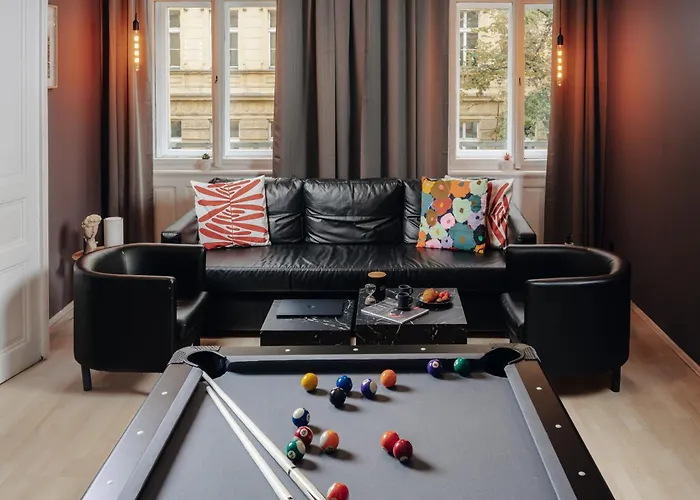 Cinema Apartment Billiard & Foosball - City Centre