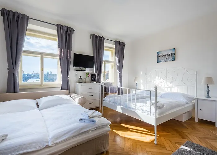 Charles Apartment