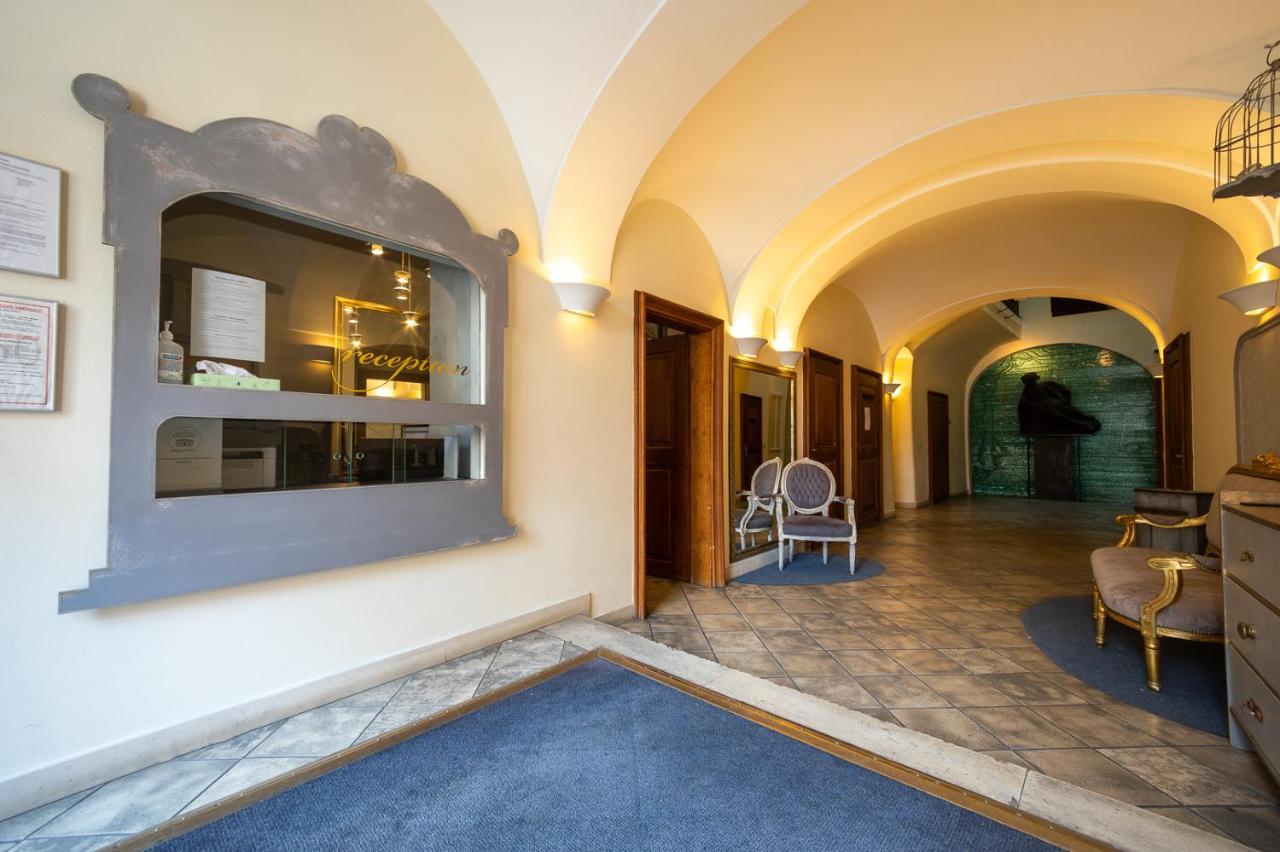 Miss Sophie's Charles Bridge Hotel Prag