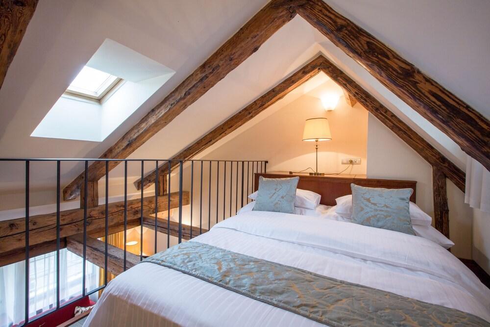 Miss Sophie's Charles Bridge Hotel 4*