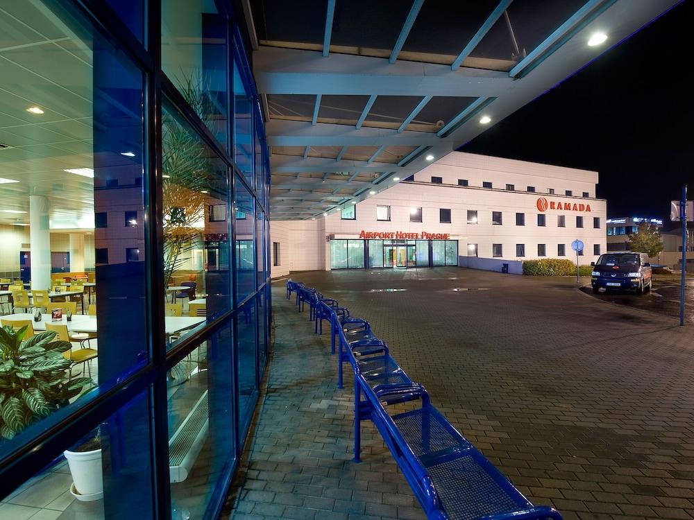 Ramada Airport Hotel 4*