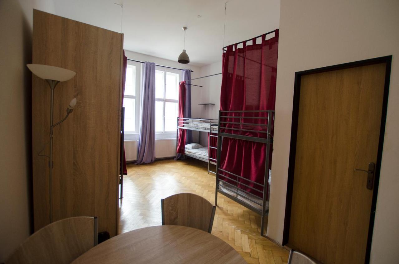 Globe Adults Only Prag