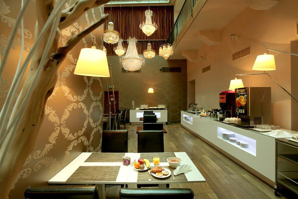 Hotell Floor 4*