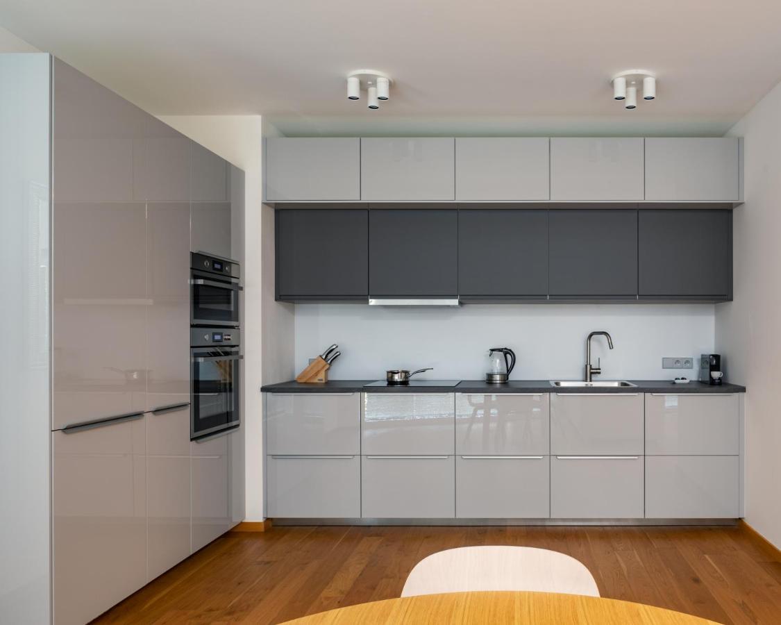 Airy & Stylish Flat In Smichov By Days