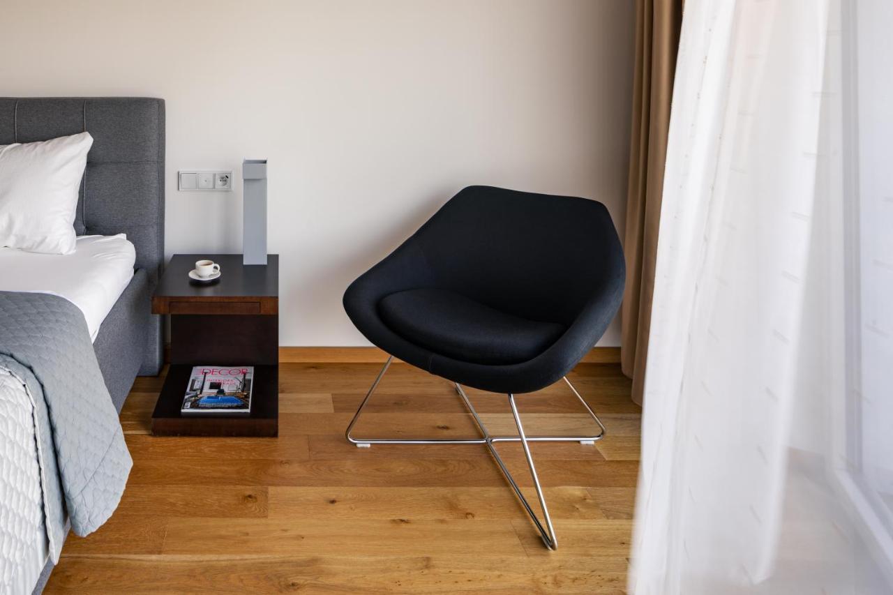 Airy & Stylish Flat In Smichov By Days