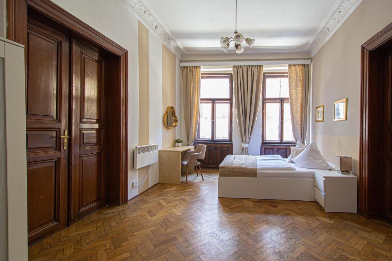 Apartmán For Celebrations Spacious 3bdr With Balcony *