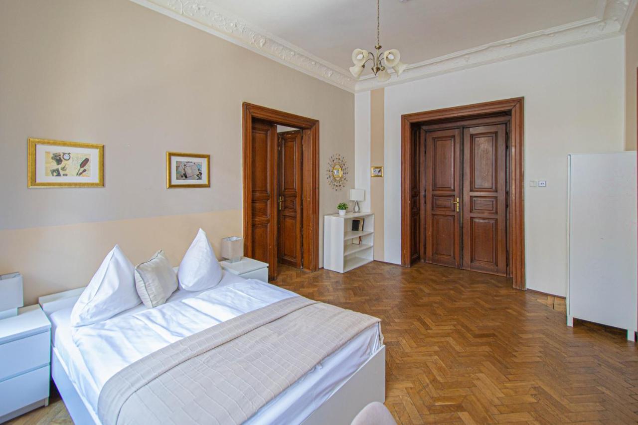 For Celebrations Spacious 3bdr With Balcony *