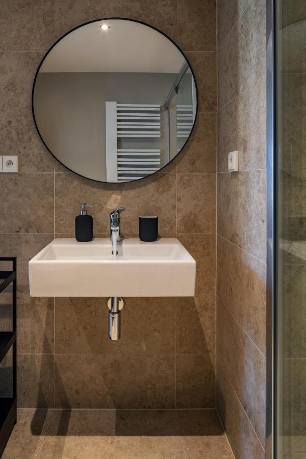 Airy & Stylish Flat In Smichov By Days Prague