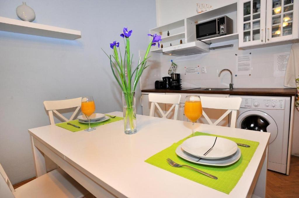 In Vinohrady Apartment