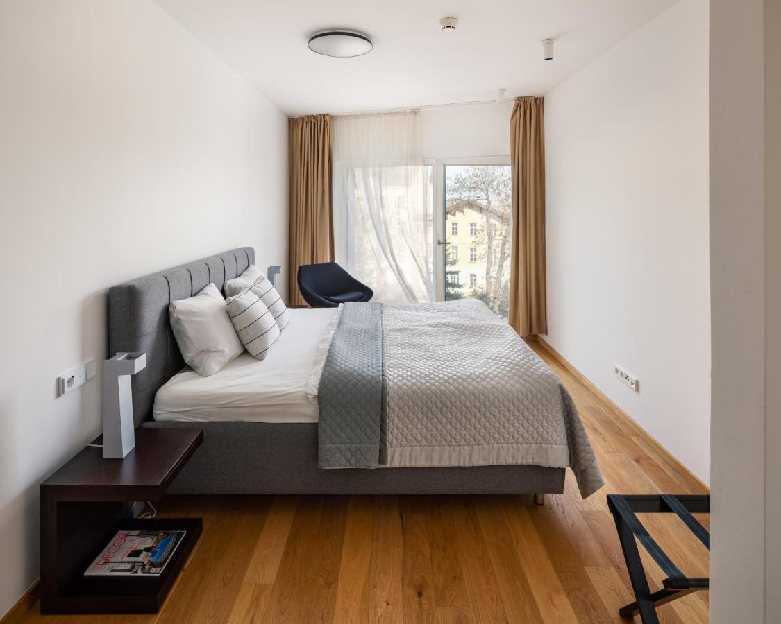 Airy & Stylish Flat In Smichov By Days Apartment *