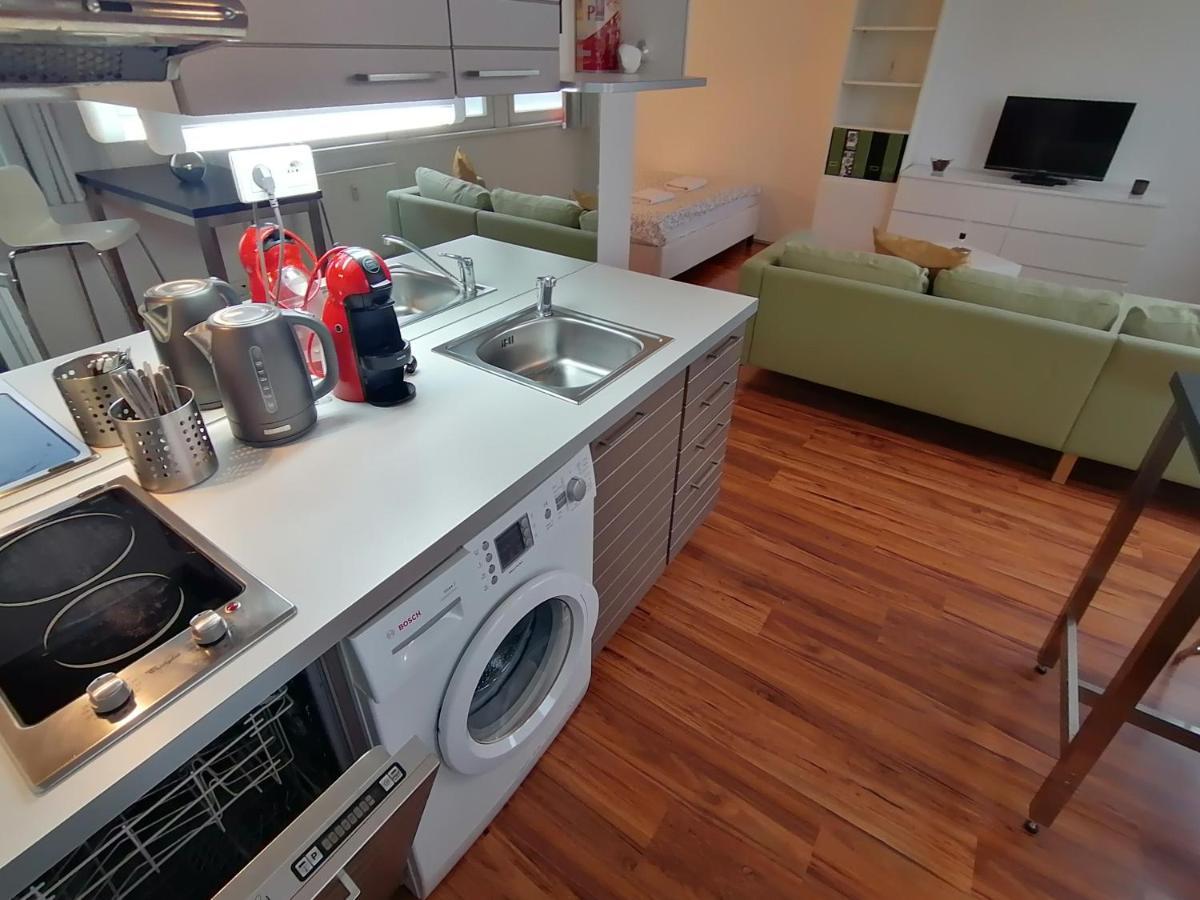 Golden Family Apartment *